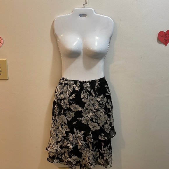 Knee length floral skirt. Stretchy waist. Ruffled bottom - Picture 1 of 3